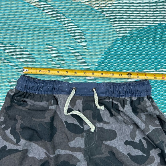 Vuori Banks Shorts Grey Camo - Picture 7 of 8